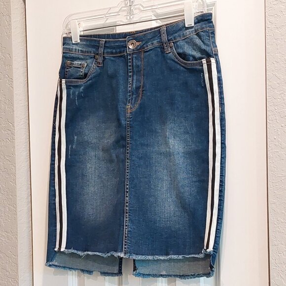 Suko Jeans Blue Denim Stripe Fringe Hem Skirt Women's Size 8 - Picture 2 of 15
